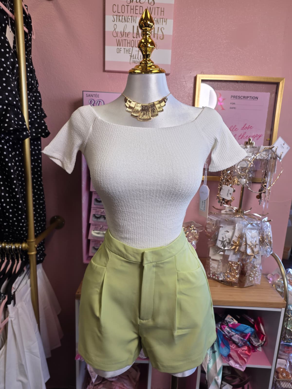 Alina short pistachio cream